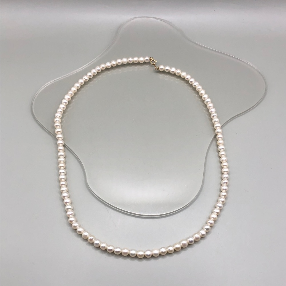 Vintage cultured freshwater pearls 14k gold clasp single strand necklace Japan.